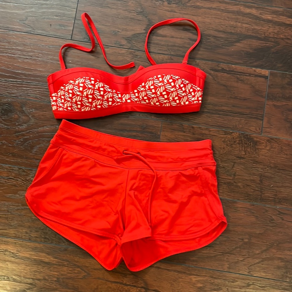 Athleta top size small and bottom is xs